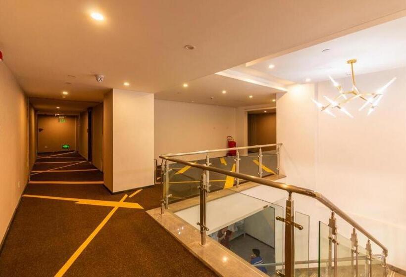 Iu Hotels· Wuhan Hanyang Avenue Huangjinkou Metro Station