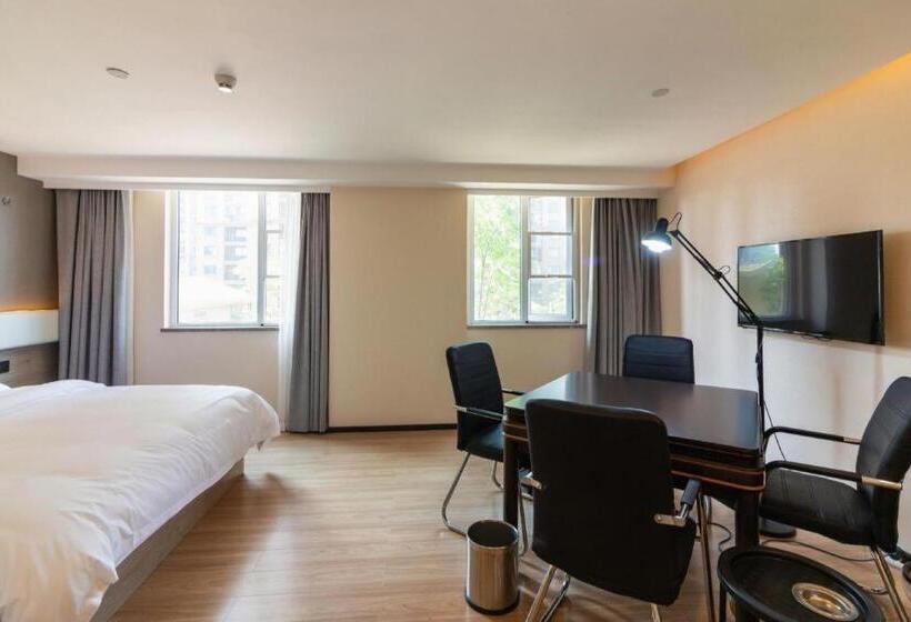 Iu Hotels· Wuhan Hanyang Avenue Huangjinkou Metro Station