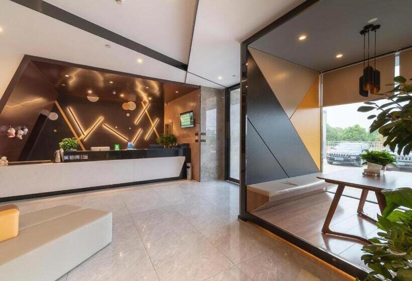 Iu Hotels· Wuhan Hanyang Avenue Huangjinkou Metro Station