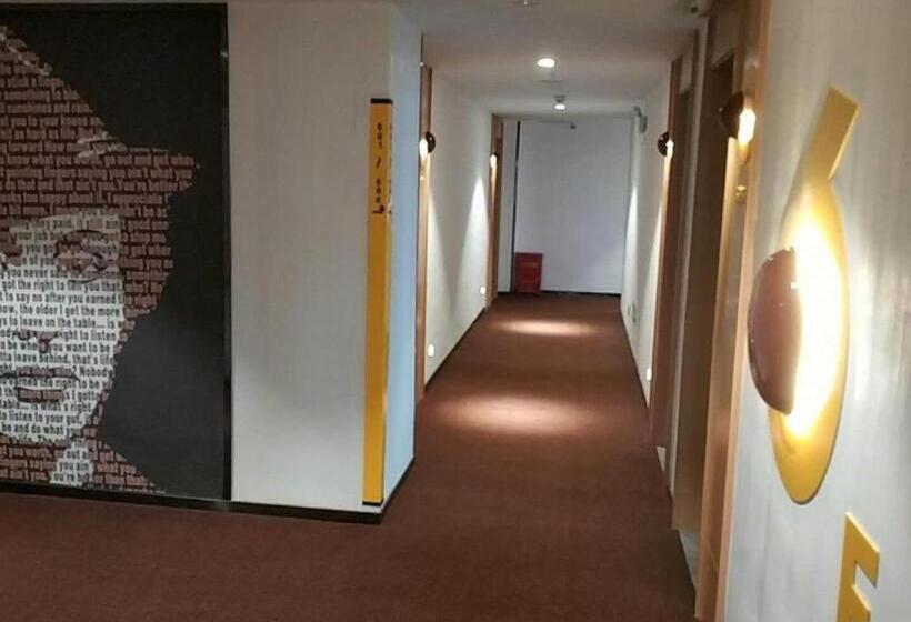 Iu Hotels·bijie Weining Caohai Railway Station