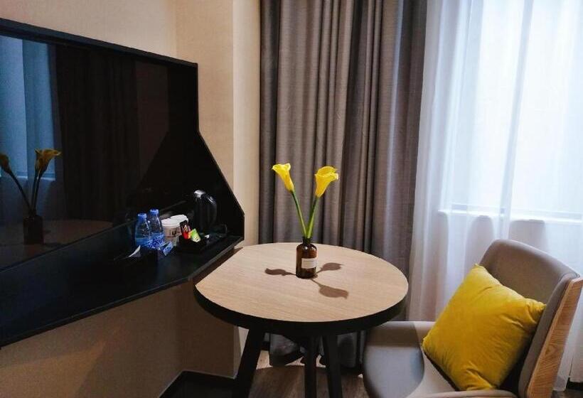 Iu Hotels·nanning Zoo Metro Station Rt Mart