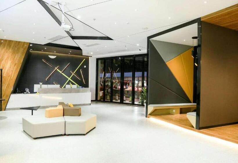 Iu Hotels·nanning Zoo Metro Station Rt Mart