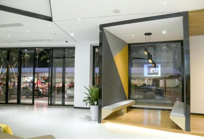 Iu Hotels·nanning Zoo Metro Station Rt Mart