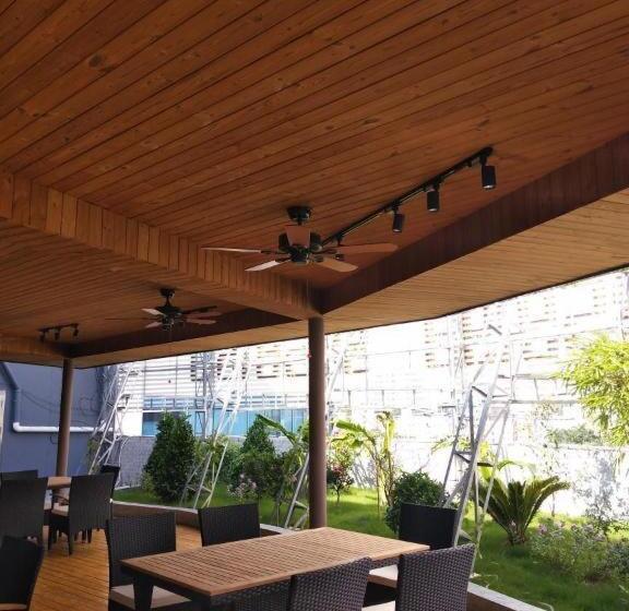 Iu Hotels·nanning Zoo Metro Station Rt Mart