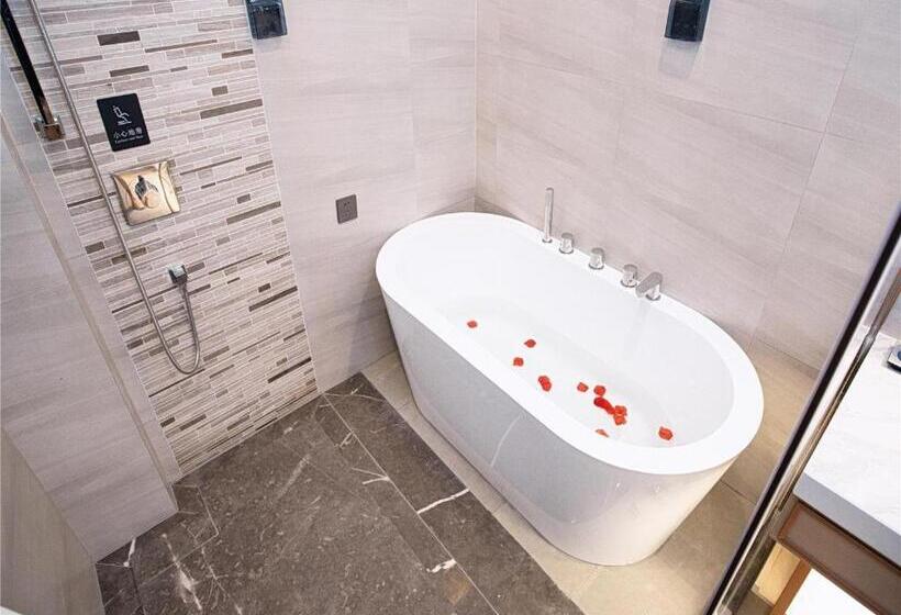 Lavande Hotel Huazhou Beijing Road