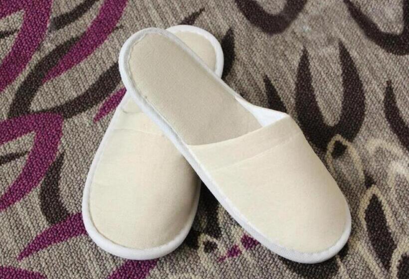 Lavande Hotel Qianjiang Lobster Market