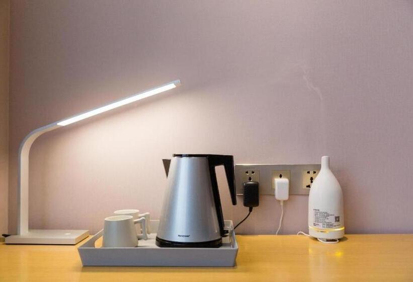 Lavande Hotel Qianjiang Lobster Market