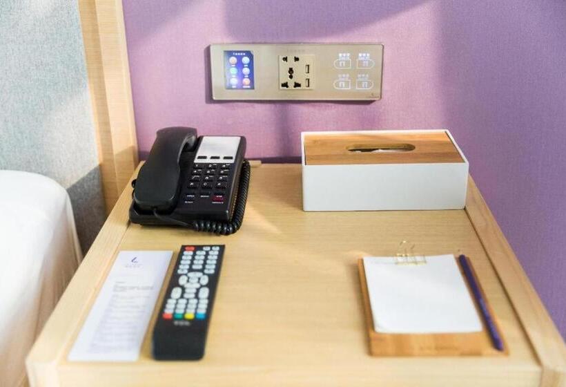 Lavande Hotel Qianjiang Lobster Market