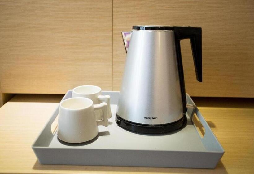 Lavande Hotel Qianjiang Lobster Market