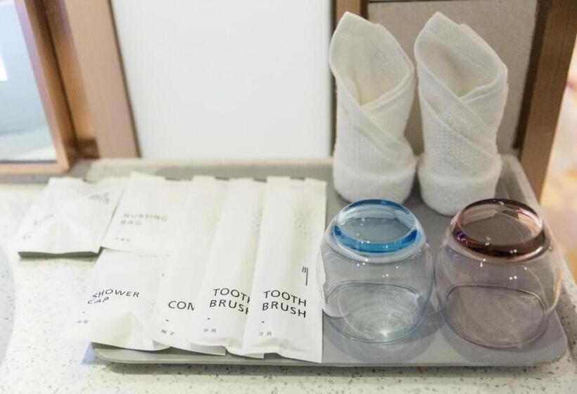 Lavande Hotel Qianjiang Lobster Market