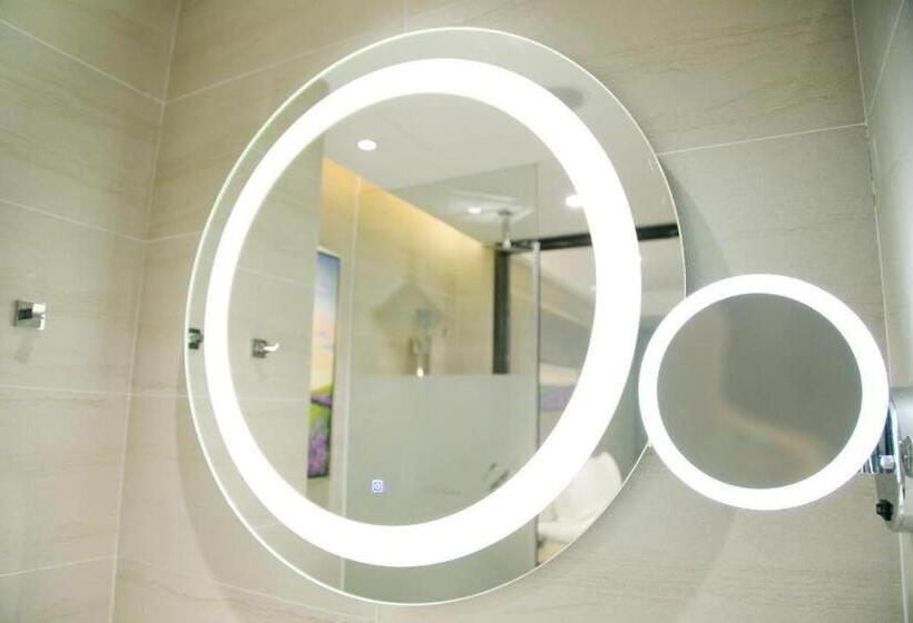 Lavande Hotels Shenzhen Longgang Dayun Center Jixiang Metro Station