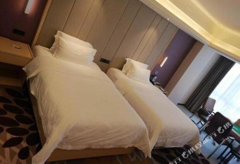 Lavande Hotels· Yueyang Linxiang Zhongfa