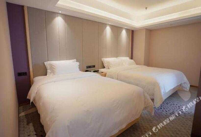 Lavande Hotels· Yueyang Linxiang Zhongfa