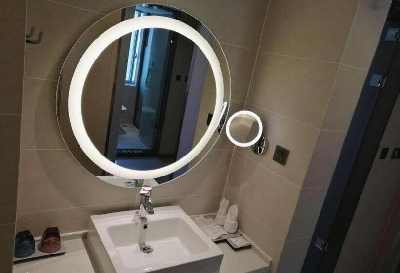 Lavande Hotels· Yueyang Linxiang Zhongfa