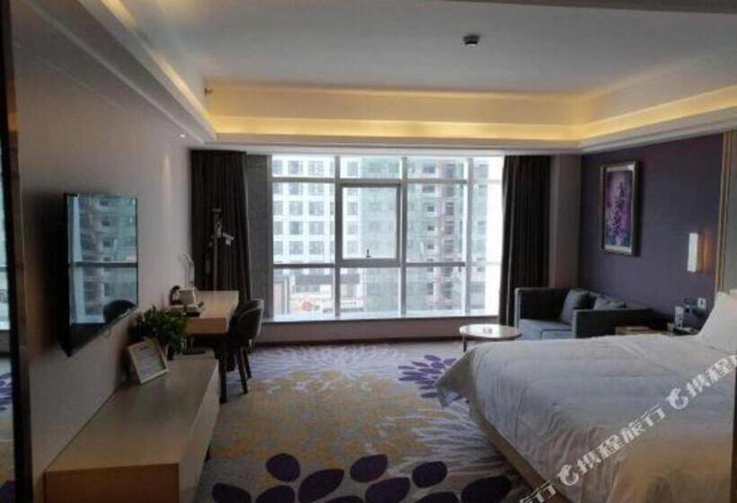 Lavande Hotels· Yueyang Linxiang Zhongfa