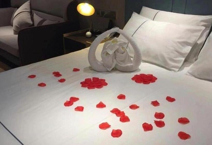 Magnotel Tongxiang Shimao Center