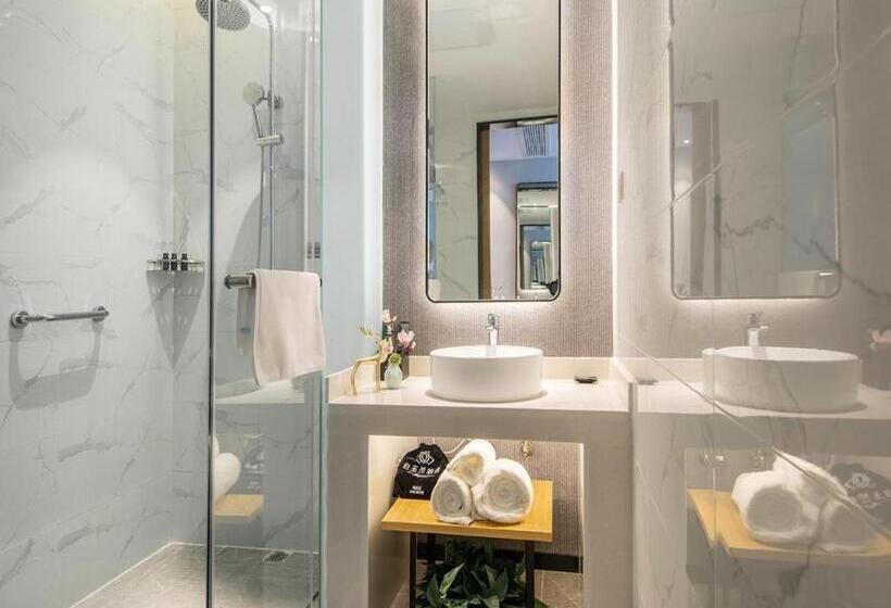 Magnotel Tongxiang Shimao Center