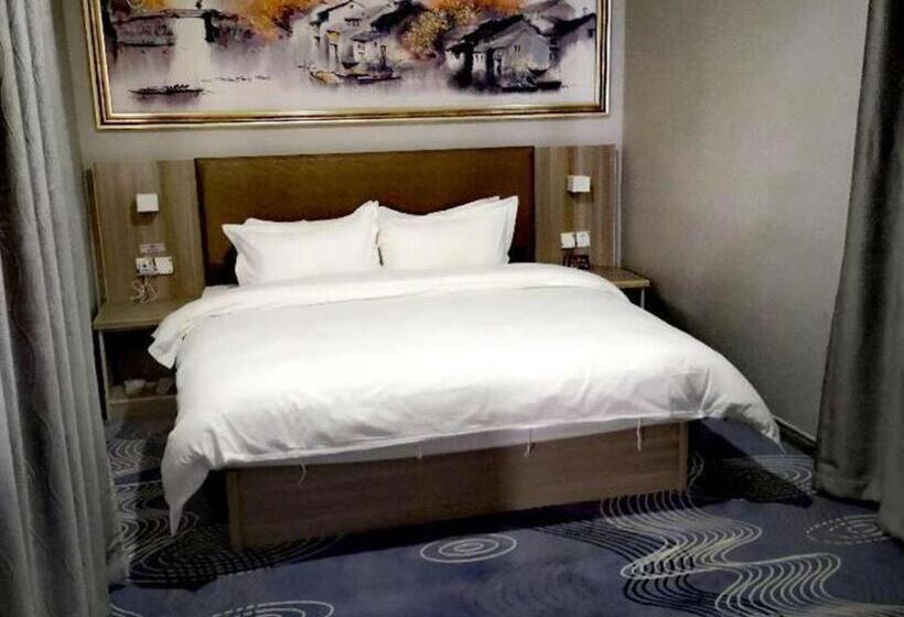 Super 8 Hotel Toksun Shengyuan Central City