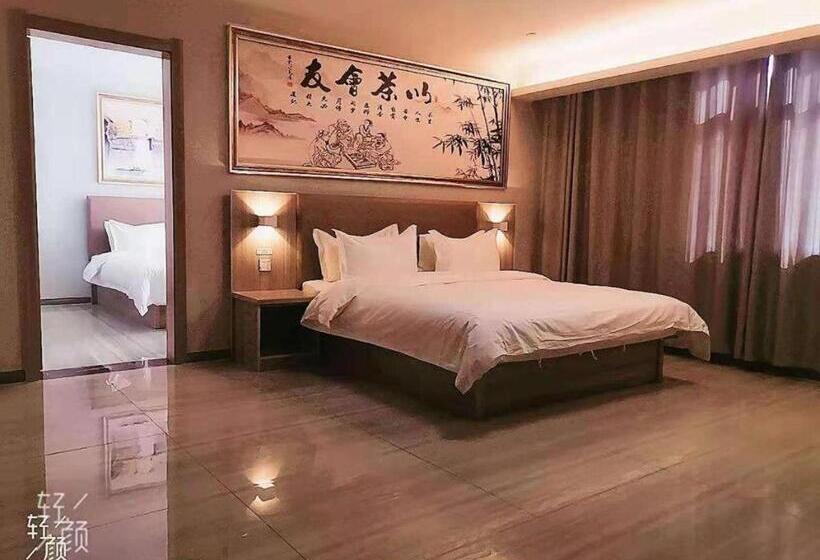 Super 8 Hotel Toksun Shengyuan Central City