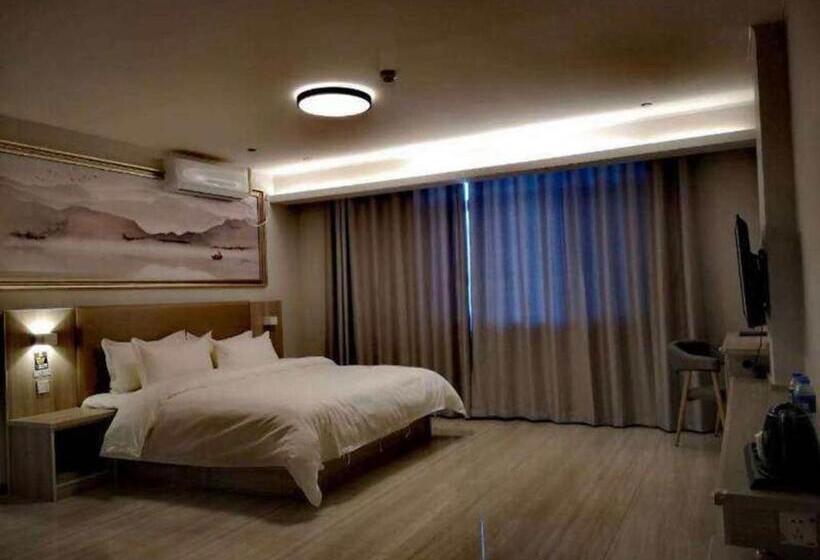 Super 8 Hotel Toksun Shengyuan Central City