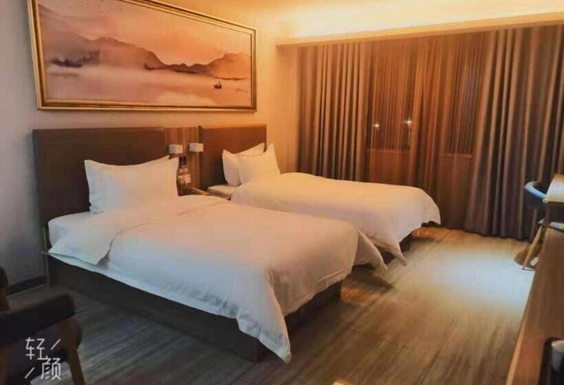 Super 8 Hotel Toksun Shengyuan Central City