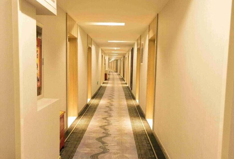 Super 8 Hotel Toksun Shengyuan Central City