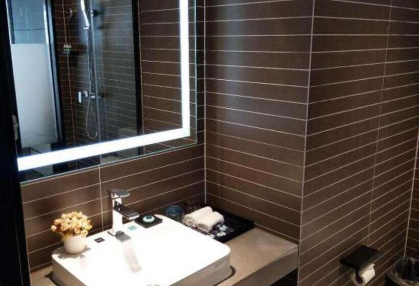 Xana Hotelle· Tai An Tianwai Village Railway Station