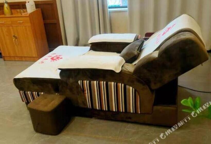 Xana Hotelle· Tai An Tianwai Village Railway Station