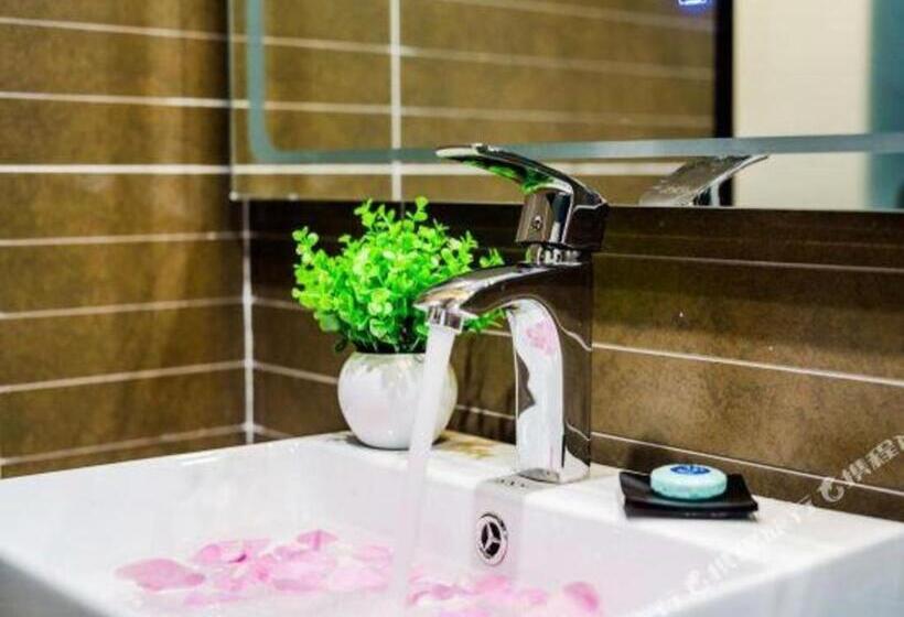 Xana Hotelle· Tai An Tianwai Village Railway Station