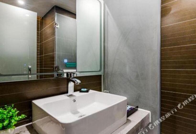 Xana Hotelle· Tai An Tianwai Village Railway Station