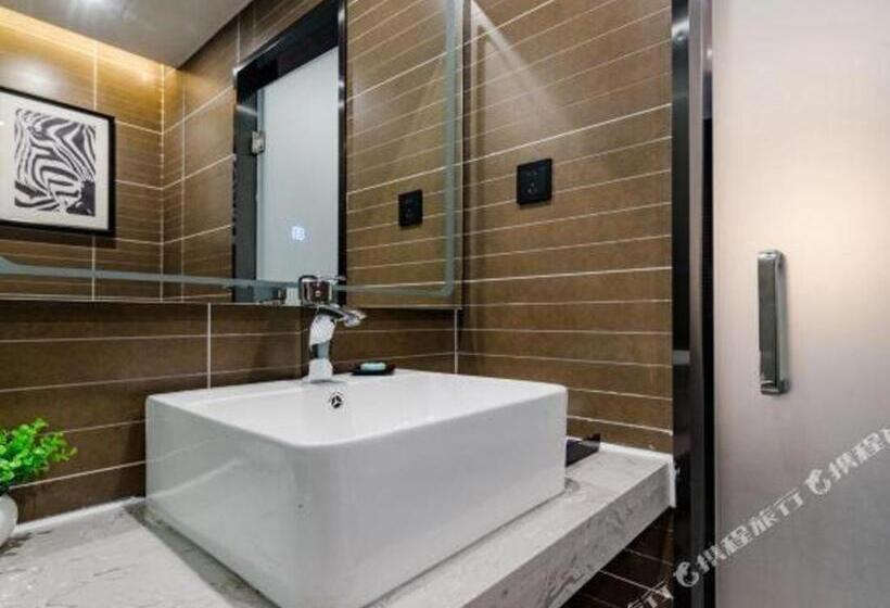 Xana Hotelle· Tai An Tianwai Village Railway Station