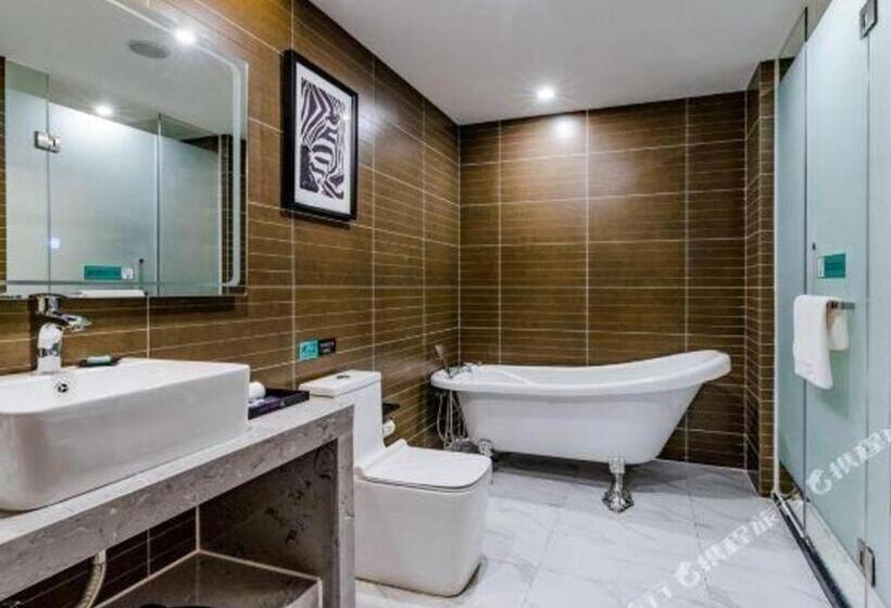 Xana Hotelle· Tai An Tianwai Village Railway Station