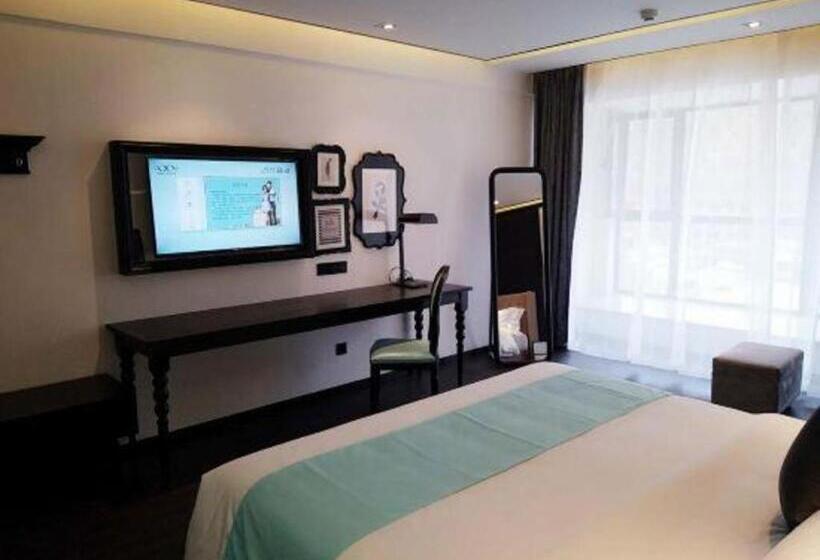 Xana Hotelle· Tai An Tianwai Village Railway Station