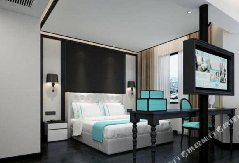 Xana Hotelle· Tai An Tianwai Village Railway Station