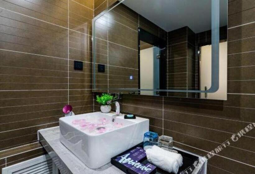 Xana Hotelle· Tai An Tianwai Village Railway Station