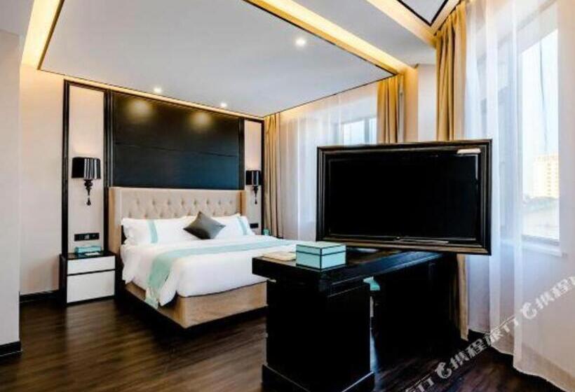 Xana Hotelle· Tai An Tianwai Village Railway Station