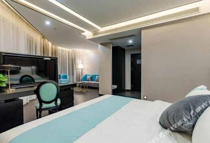 Xana Hotelle· Tai An Tianwai Village Railway Station