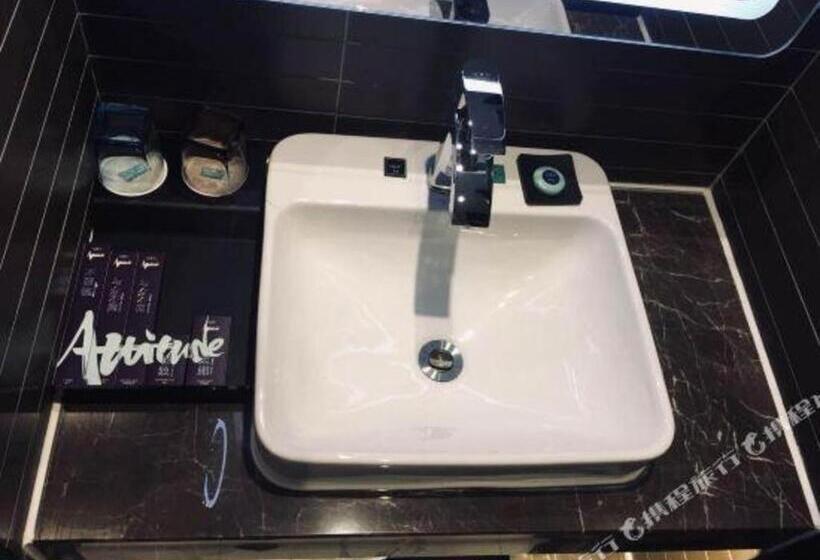 Xana Hotelle Zhengzhou North Passenger Terminal North University Town