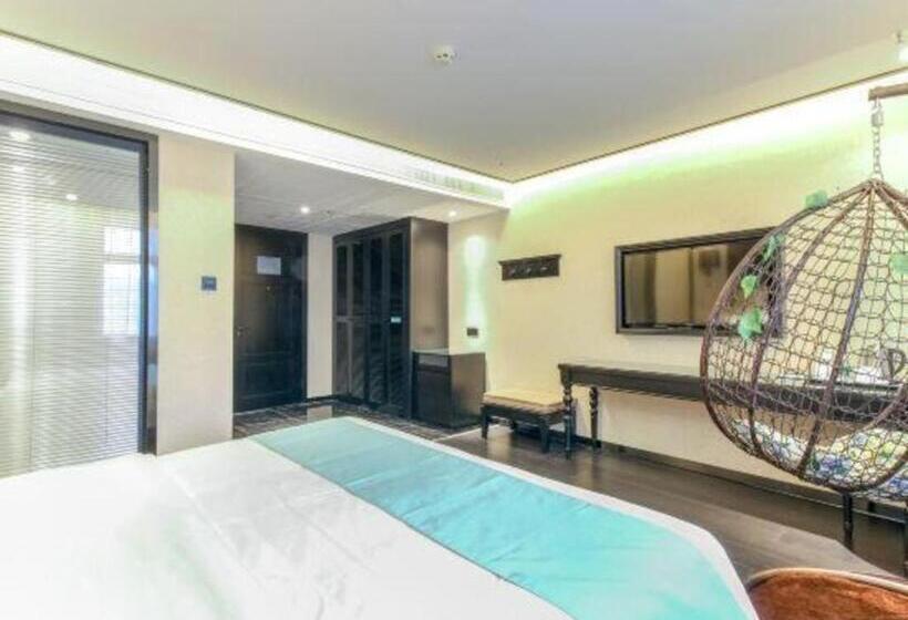 Xana Hotelle·nanchang Bayi Square Metro Station