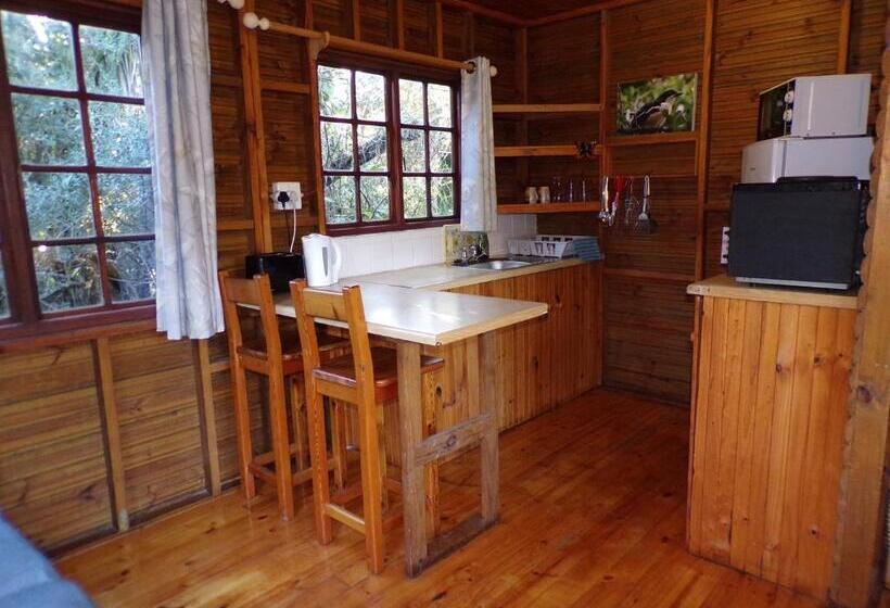 فندق صغير Woodlands Cottages & Camping