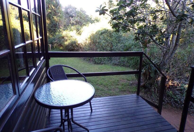 فندق صغير Woodlands Cottages & Camping