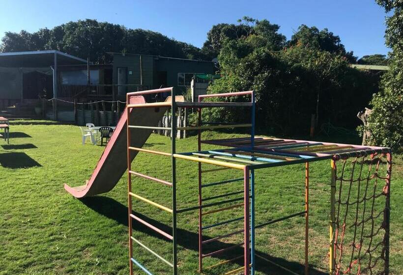 فندق صغير Woodlands Cottages & Camping