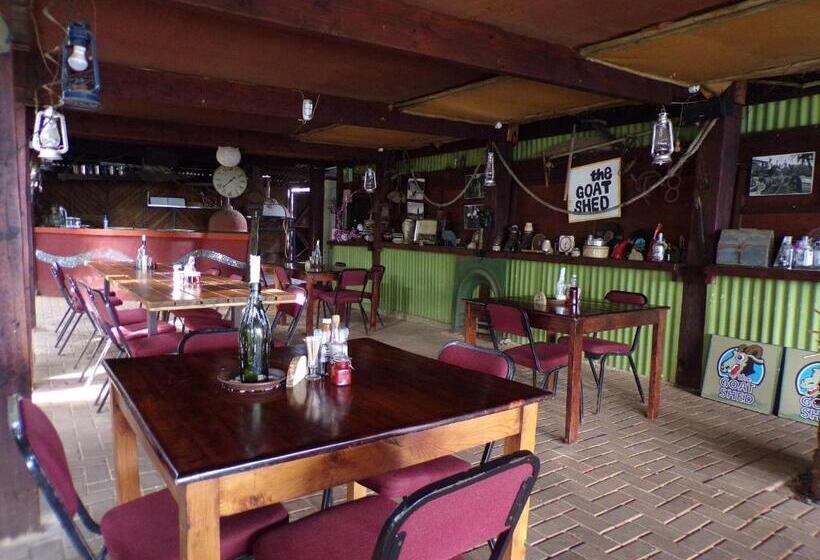 فندق صغير Woodlands Cottages & Camping