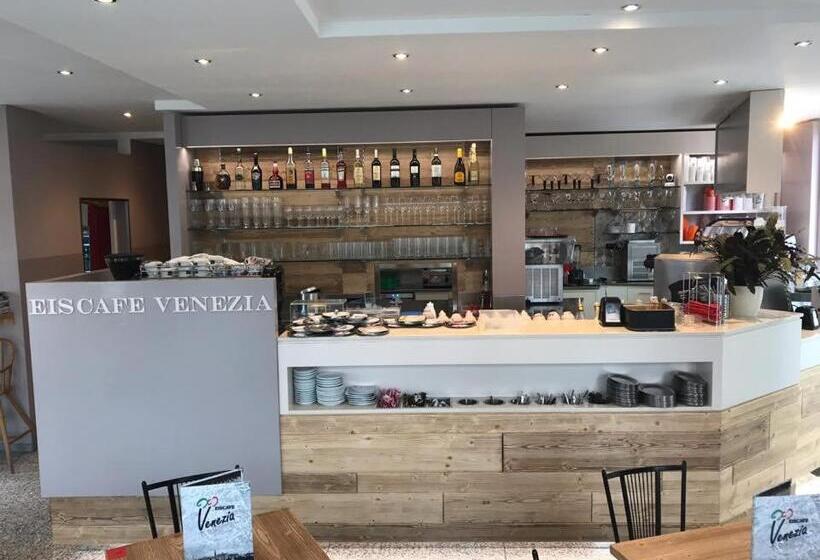 Bed and Breakfast 1,5 Zimmer Mit Duschbad, Gartenblick, Kühlschrank