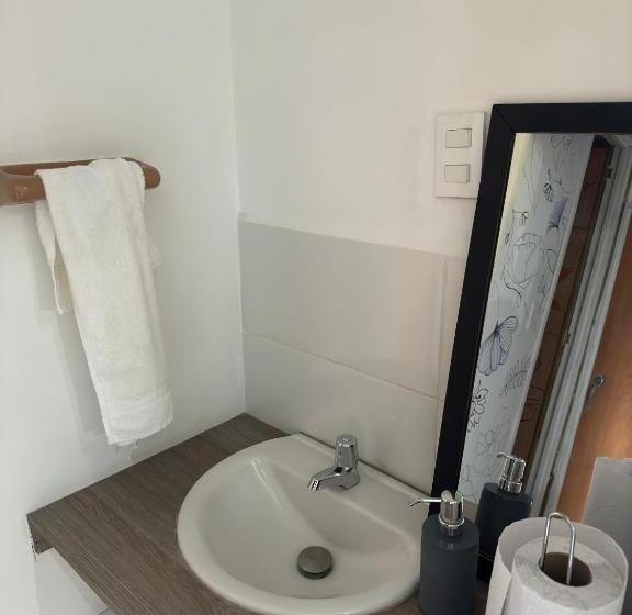 تختخواب و صبحانه Zivá Hostal