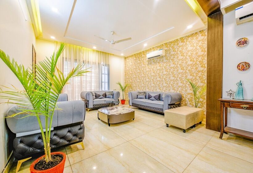 בית מלון כפרי Happy Feet Luxury Home Stay, Dehradun