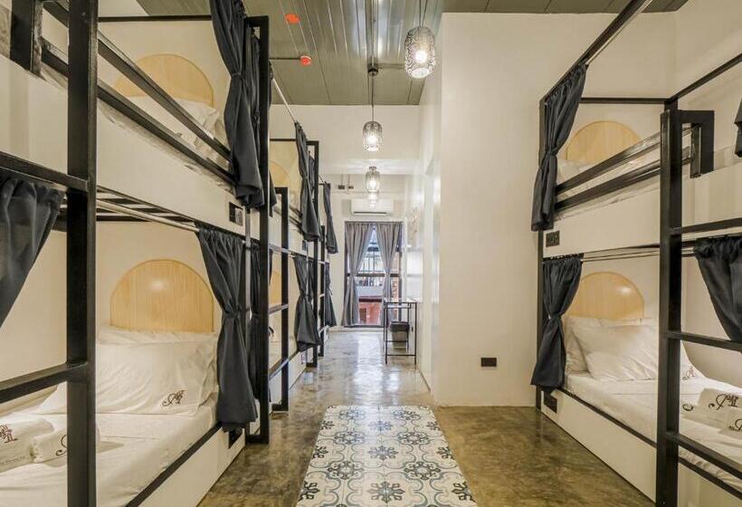 هتل Auberge Petit