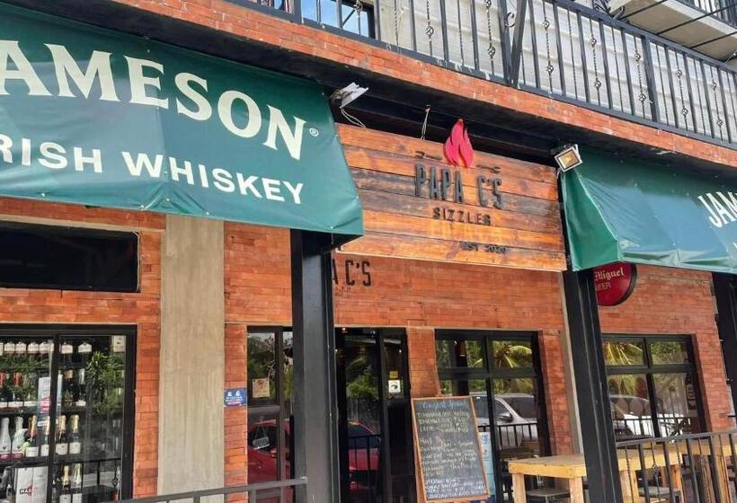 هتل Auberge Petit