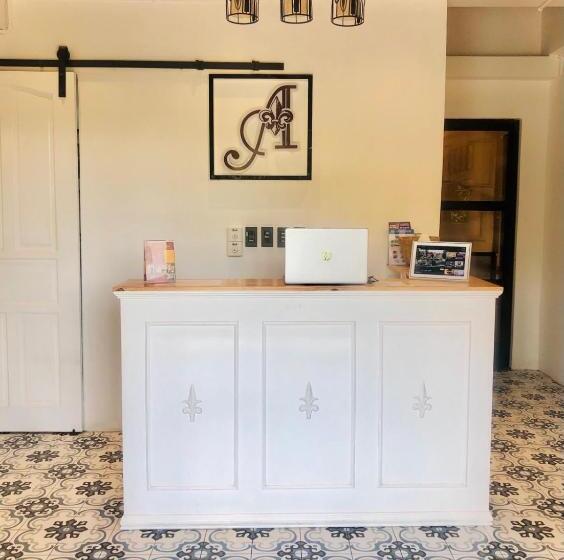 هتل Auberge Petit