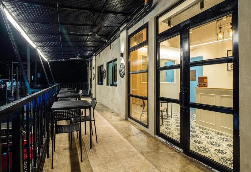 هتل Auberge Petit